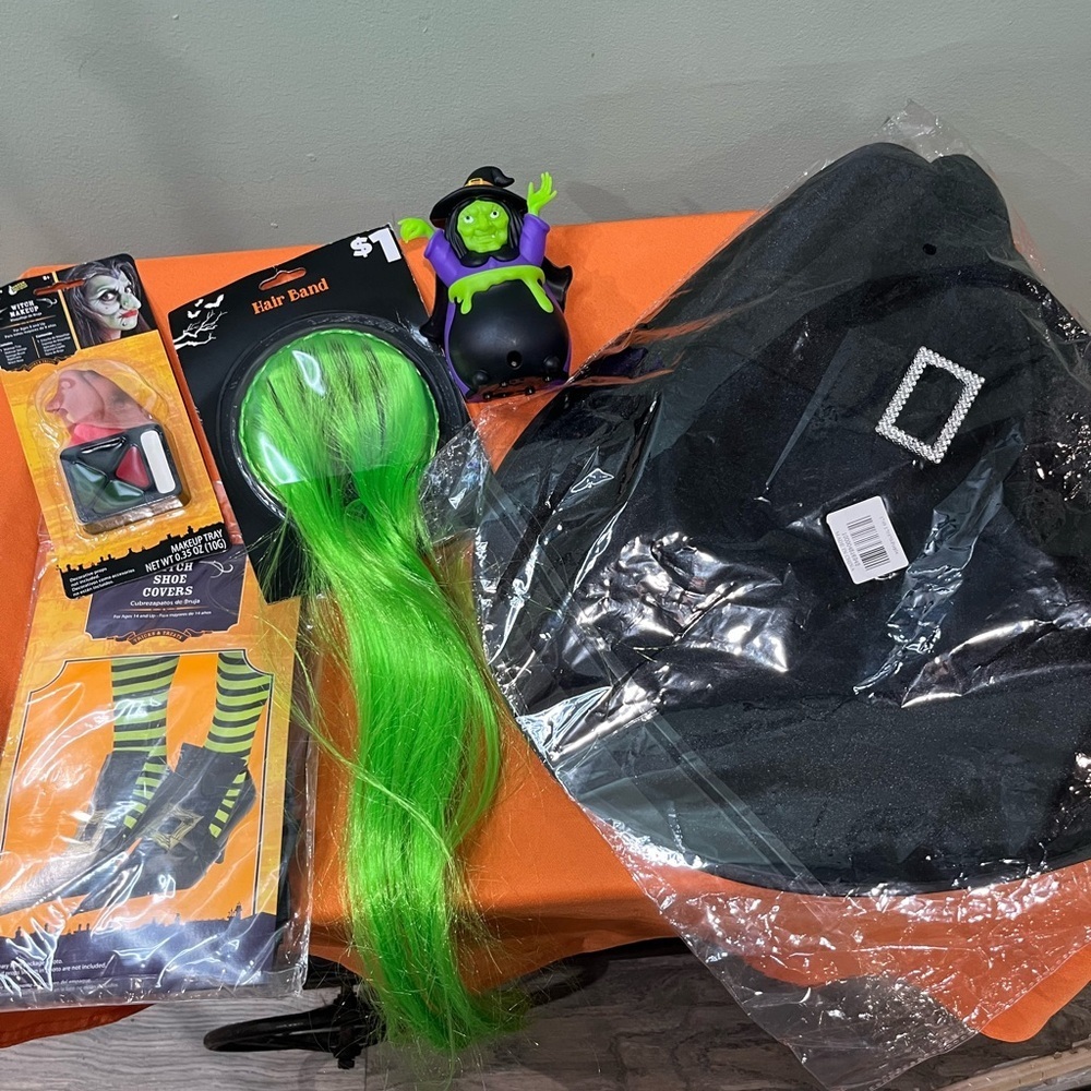 6/$25 Green and Black Witch Costume Set